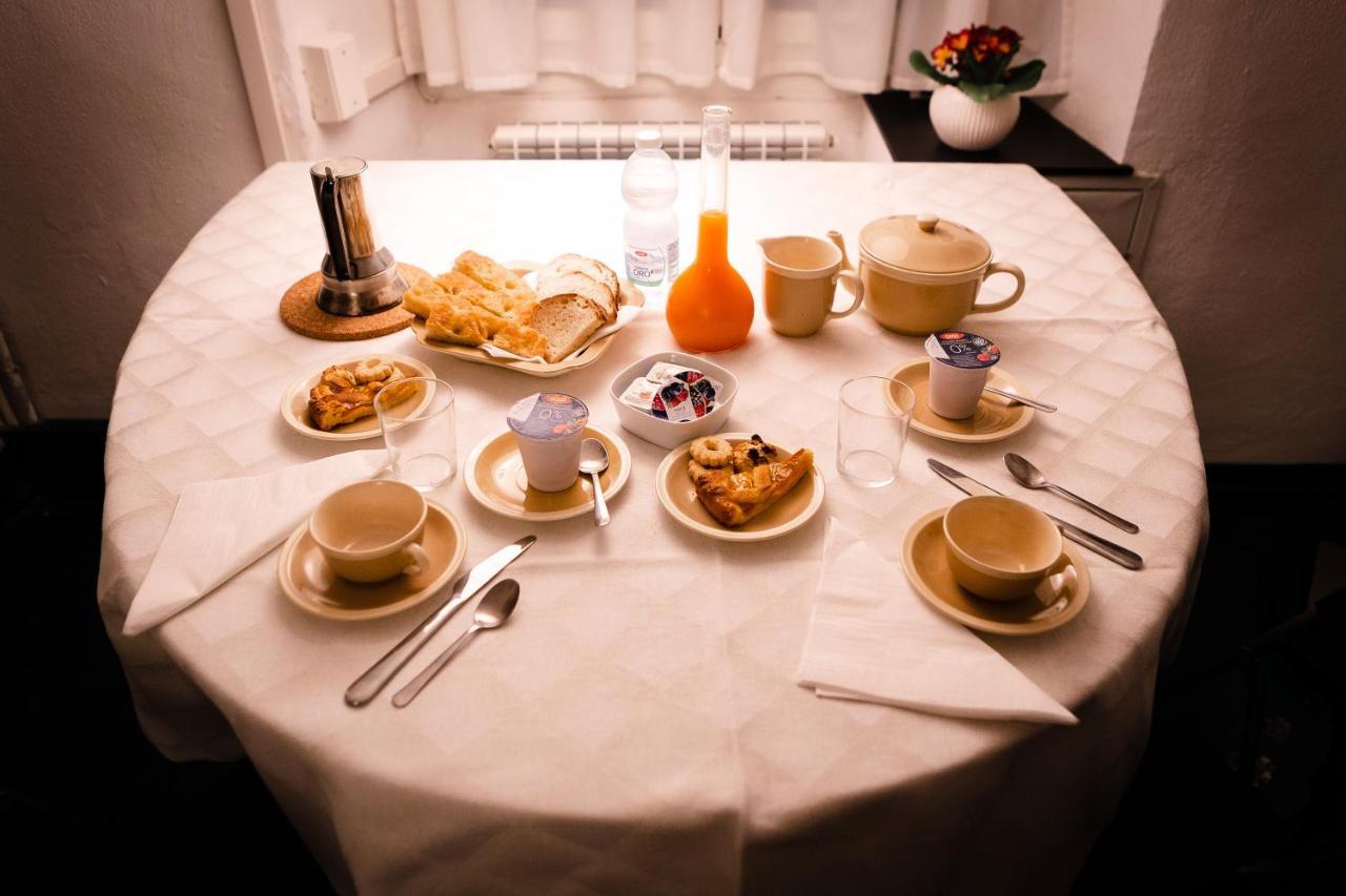 B&B La Casa Del Cuoco - Piccola Camera Con Colazione In Appartamento Condiviso Con L'Host Genoa Ngoại thất bức ảnh